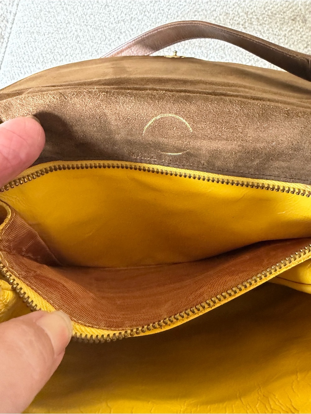 Vintage 1960’s Greta Italian Bag. Brown Suede & Smooth Leather, Gold Hardware - Picture 9 of 10